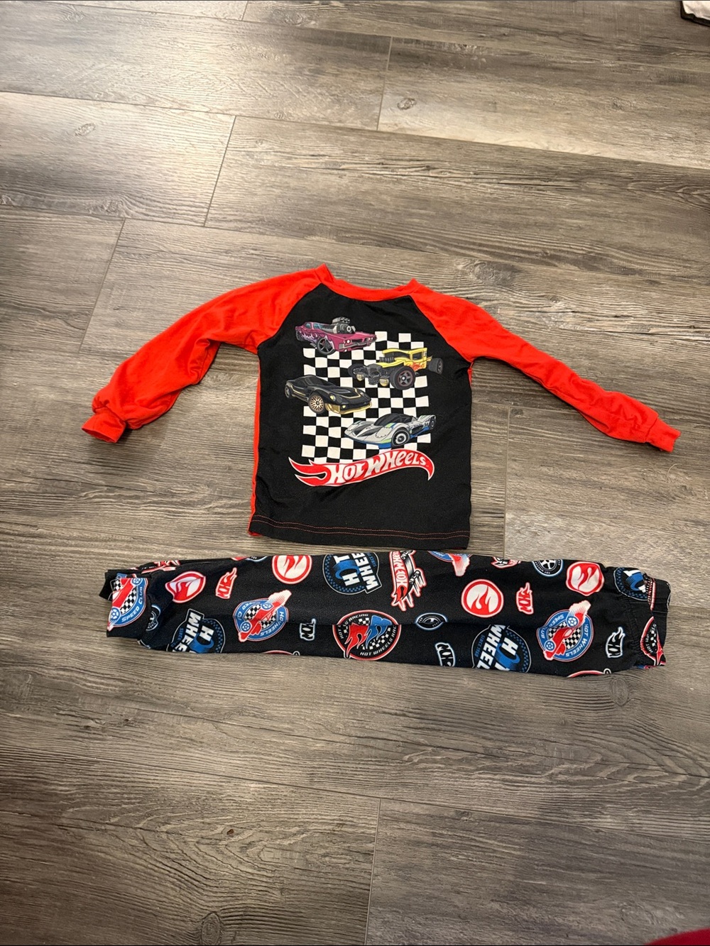 Hot Wheels 2-Piece Pajama Set Boys 4T Red & Black